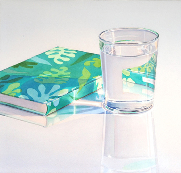 Le Jardin de Matisse: Auf einer reflektierenden Fläche stehen ein Wasserglas und ein grünes Insel-Buch über ein Atelier von Matisse. Aquarell, 58 x 75 cm. Artwork by Petra Levis