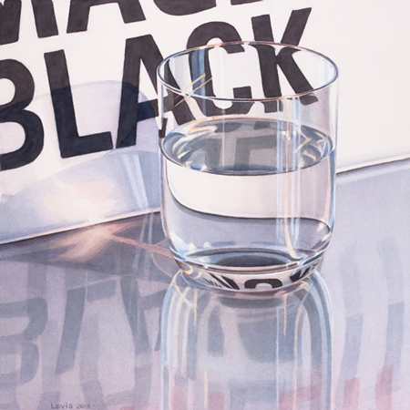 Black and Magenta: Transparentes Wasserglas vor beschrifteter Einkaufstüte. Aquarell, 40 x 40 cm. Artwork by Petra Levis